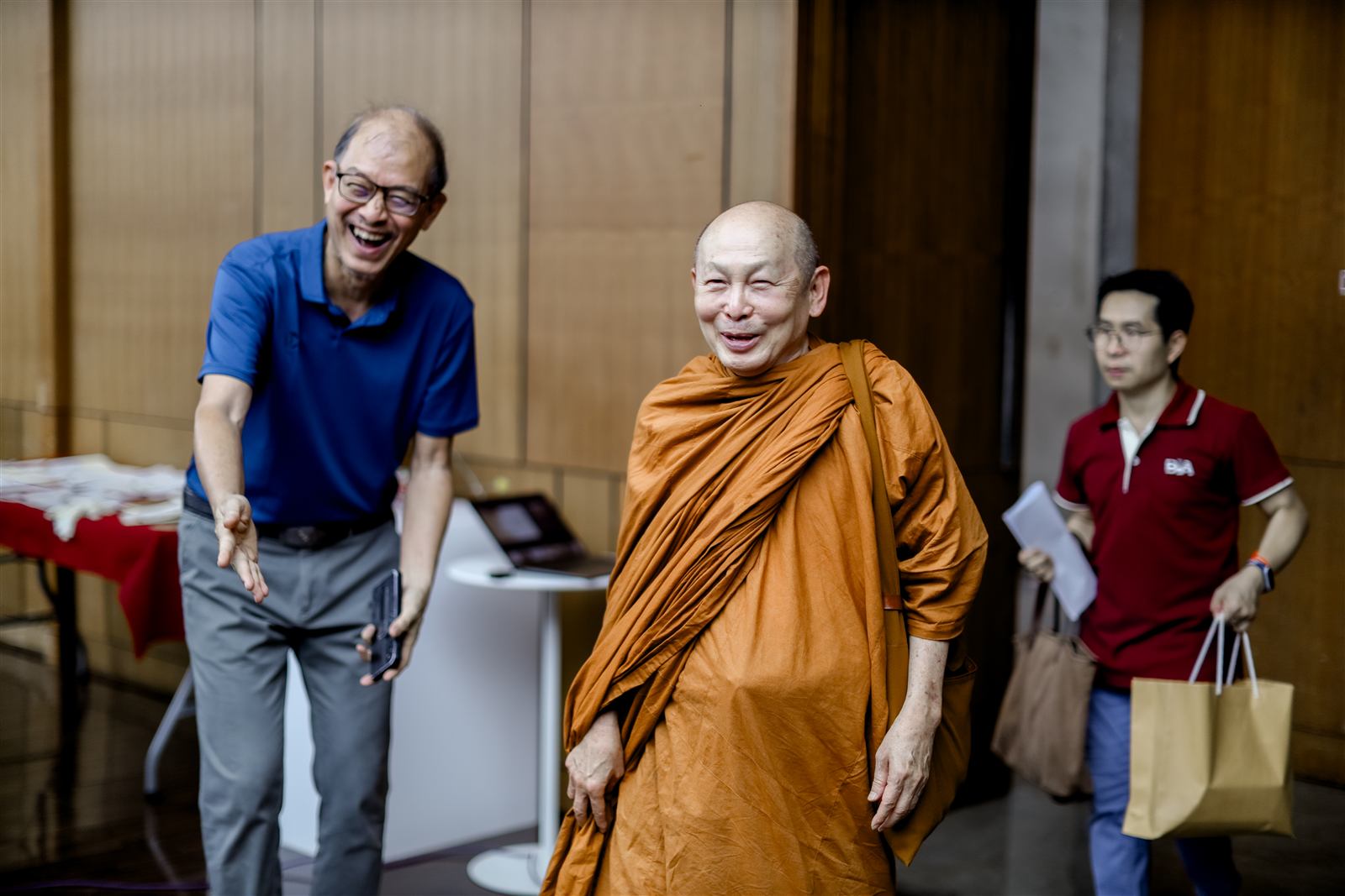 ต้อนรับพระไพศาล วิสาโล สู่งานเปิดตัว